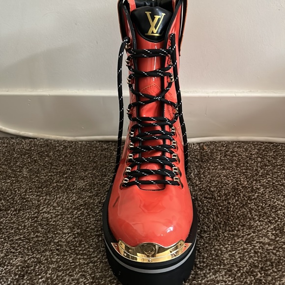 Orange and Gold plated Louis Vuitton Combat Boots. Little scuff , but never worn - Picture 2 of 5